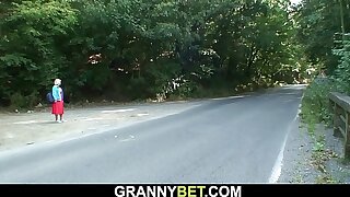 Hitchhiking old granny gets used in the car